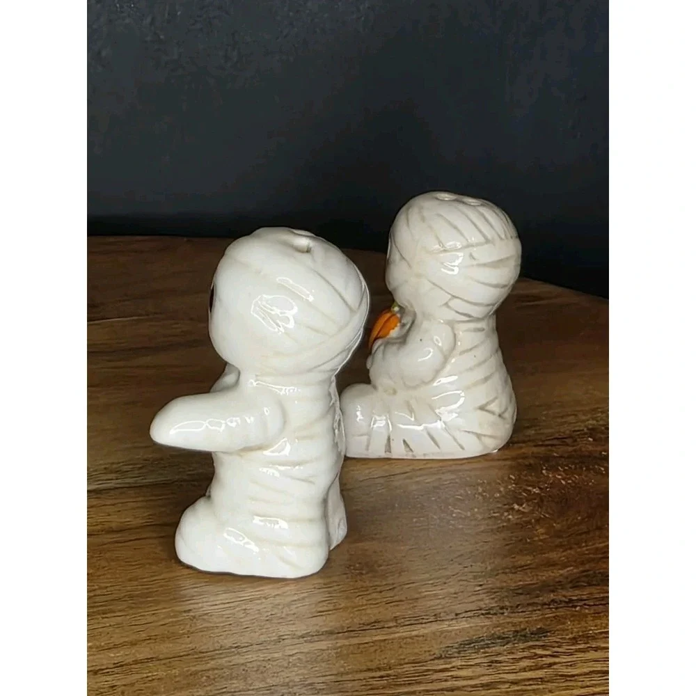 Halloween Mummy Salt and Pepper Shakers Set Ceramic Jack O Lantern Pumpkin 2.25